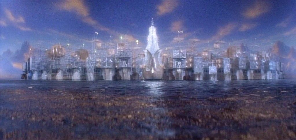 Cidade prateada com torres refletidas num lago azul